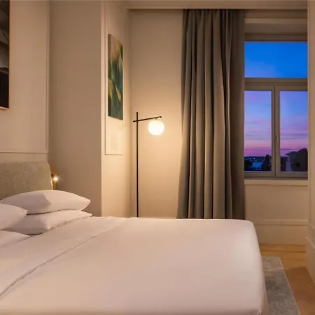 Hyatt Regency 5*