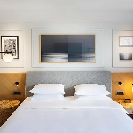 Hyatt Regency 5*