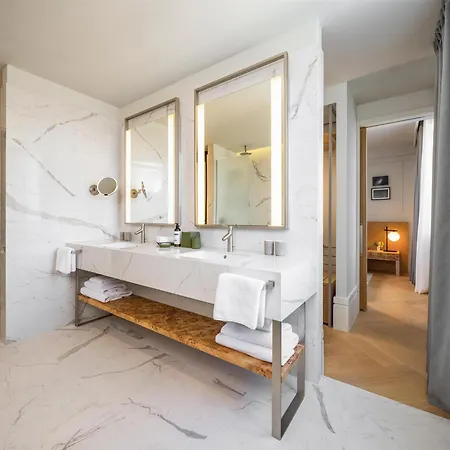 Hyatt Regency Hotel 5*