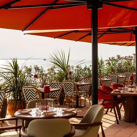 Hyatt Regency 5*